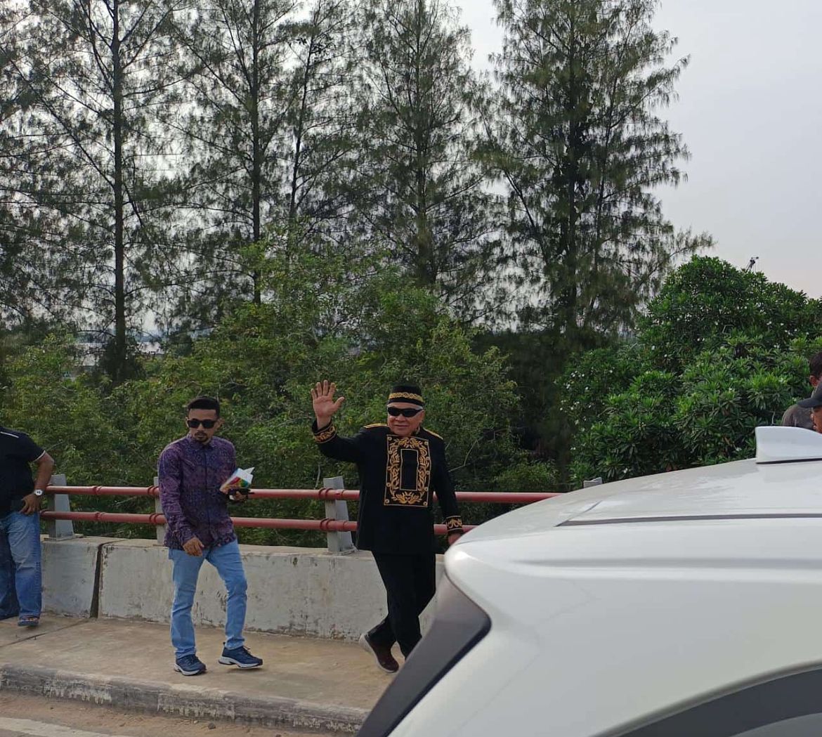 Viral, Gara-gara Macet, Isran Noor Sempat Jalan Kaki Ke Acara Pembukaan ERAU